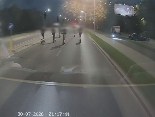 Policja ustala sprawców niebezpiecznej jazdy na hulajnogach