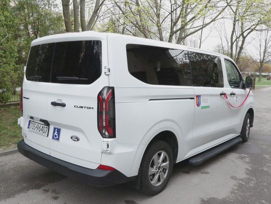 Nowy mikrobus dla warsztatu terapii zajęciowej. Większa dostępność i bezpieczeństwo podopiecznych