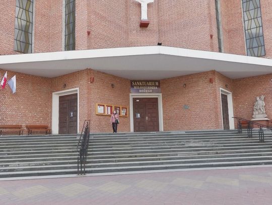 Obraz Jezusa Miłosiernego nawiedzi ostrowieckie parafie Obraz Jezusa Miłosiernego nawiedzi ostrowieckie parafie