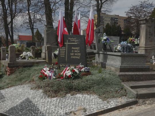 Ostrowiec Świętokrzyski upamiętnił 16. rocznicę katastrofy smoleńskiej Ostrowiec Świętokrzyski upamiętnił 16. rocznicę katastrofy smoleńskiej