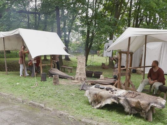 Piec dymarski i warsztaty z gliny w ramach EDD