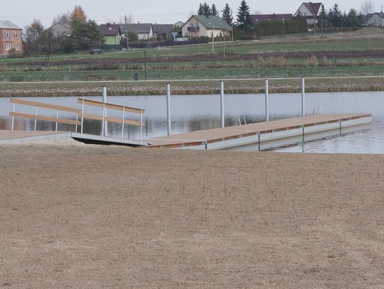 Przy zbiorniku powstaje parking