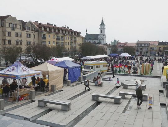Rynek pełen smaków, palm i rodzinnych atrakcji Rynek pełen smaków, palm i rodzinnych atrakcji