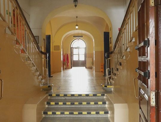 Stuletni budynek III LO im. W. Broniewskiego przejdzie gruntowną modernizację Stuletni budynek III LO im. W. Broniewskiego przejdzie gruntowną modernizację