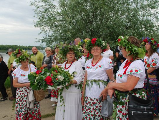 Tradycja, ogień i wianki wracają nad rzekę