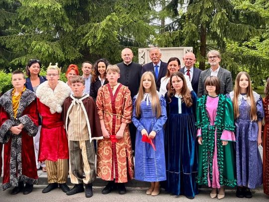Uczniowie i nauczyciele uczcili Krzysztofa Szydłowieckiego Uczniowie i nauczyciele uczcili Krzysztofa Szydłowieckiego
