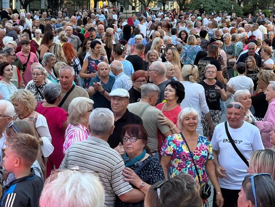 Wakacyjna potańcówka w klimacie lat 80. i 90.