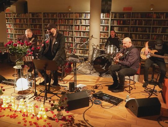 Walentynki Akustycznie: „Plama” w Miejskiej Bibliotece Publicznej Walentynki Akustycznie: „Plama” w Miejskiej Bibliotece Publicznej