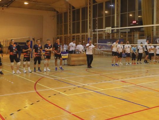Zawodnicy wrócili na parkiet. Ruszyła Ostrowiecka Liga Siatkówki