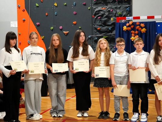 Życzenia, akademia i stypendia dla uzdolnionych uczniów