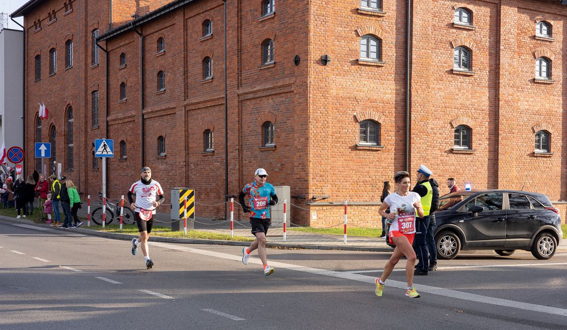 10 km mocy! OstraKarta w dłoni – Święto Niepodległości w Ostrowcu