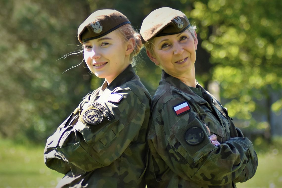 Agnieszka i Aleksandra, matka i córka w mundurze