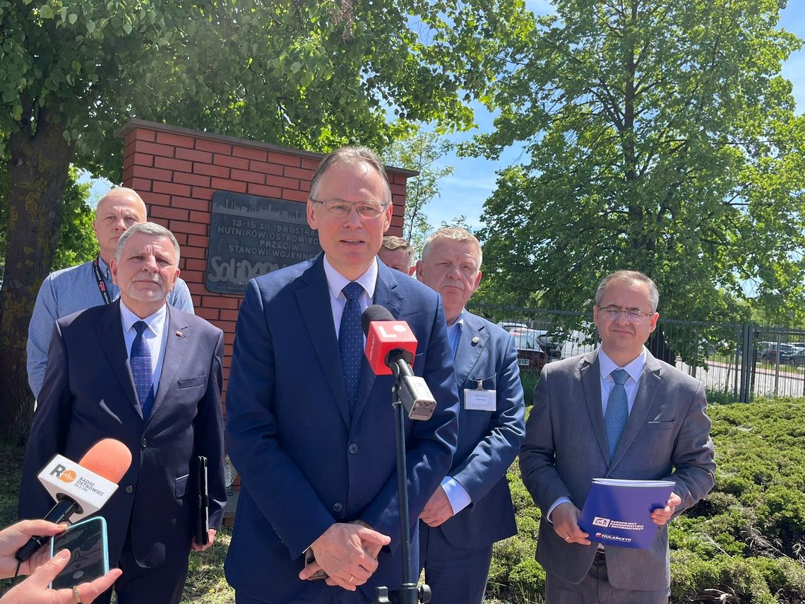 Arkadiusz Mularczyk odwiedził CELSA Huta Ostrowiec Arkadiusz Mularczyk odwiedził CELSA Huta Ostrowiec