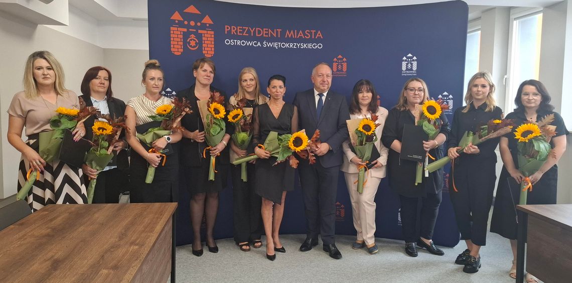 Awans zawodowy w Ostrowcu: dziesięcioro nauczycieli mianowanych Awans zawodowy w Ostrowcu: dziesięcioro nauczycieli mianowanych