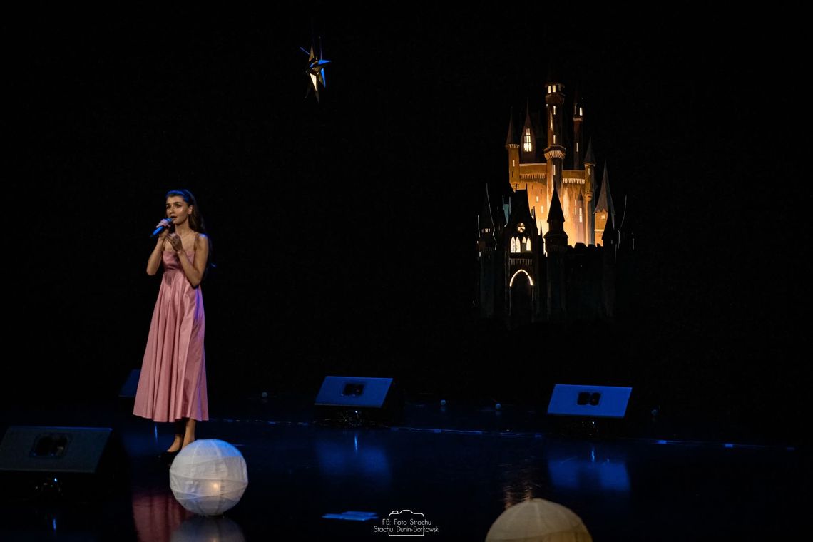 Bajkowy musical w Ostrowcu: Młodzi artyści z Pandory zachwycają talentem i pasją na scenie