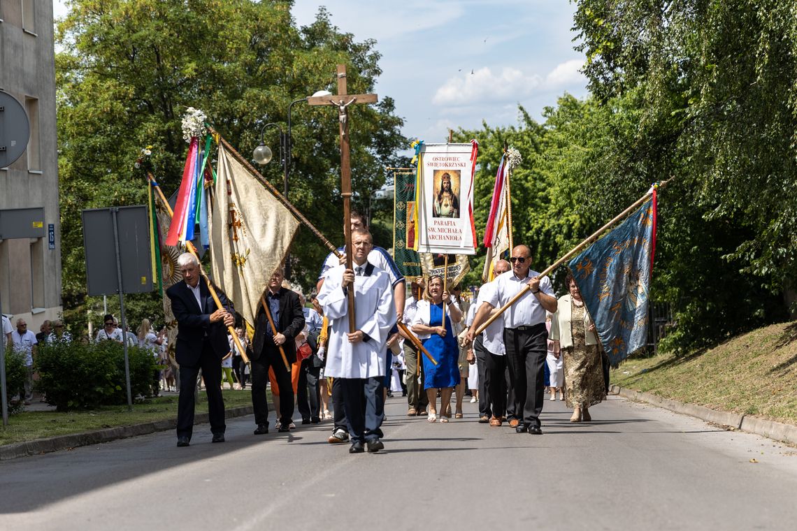 Uroczystość Najświętszego Ciała i Krwi Chrystusa w ostrowieckich parafiach Uroczystość Najświętszego Ciała i Krwi Chrystusa w ostrowieckich parafiach