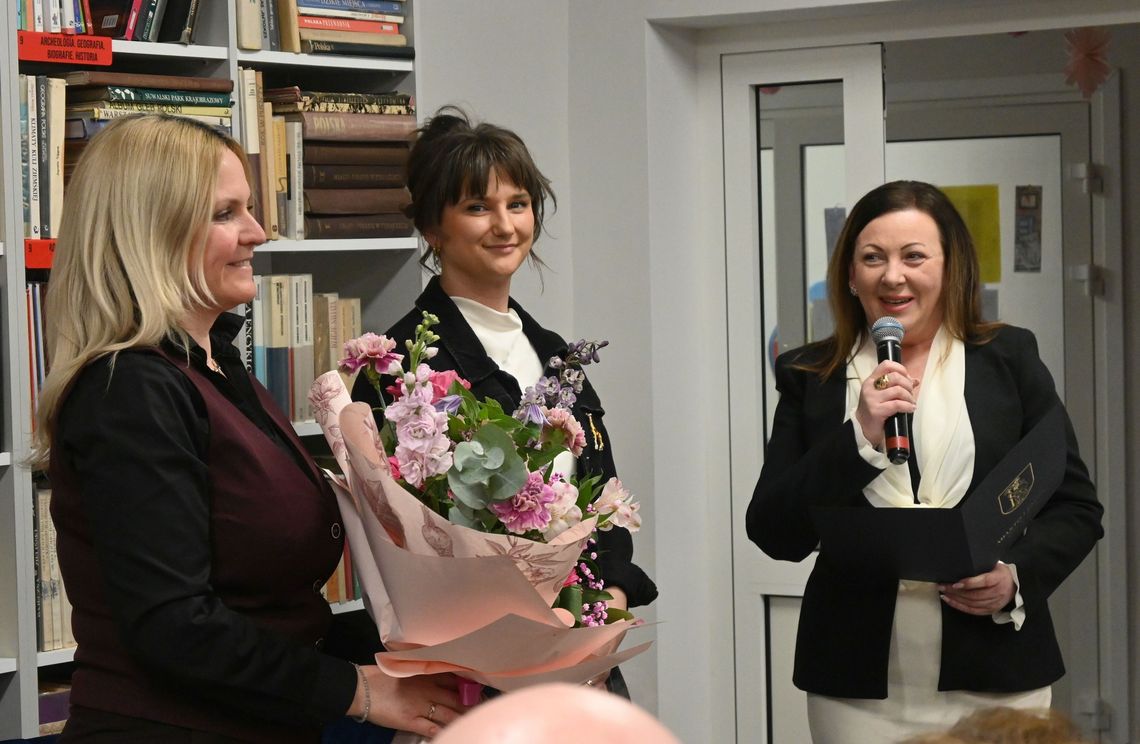 Wieczór z książką w domu kultury. Spotkanie autorskie w Ćmielowie Wieczór z książką w domu kultury. Spotkanie autorskie w Ćmielowie