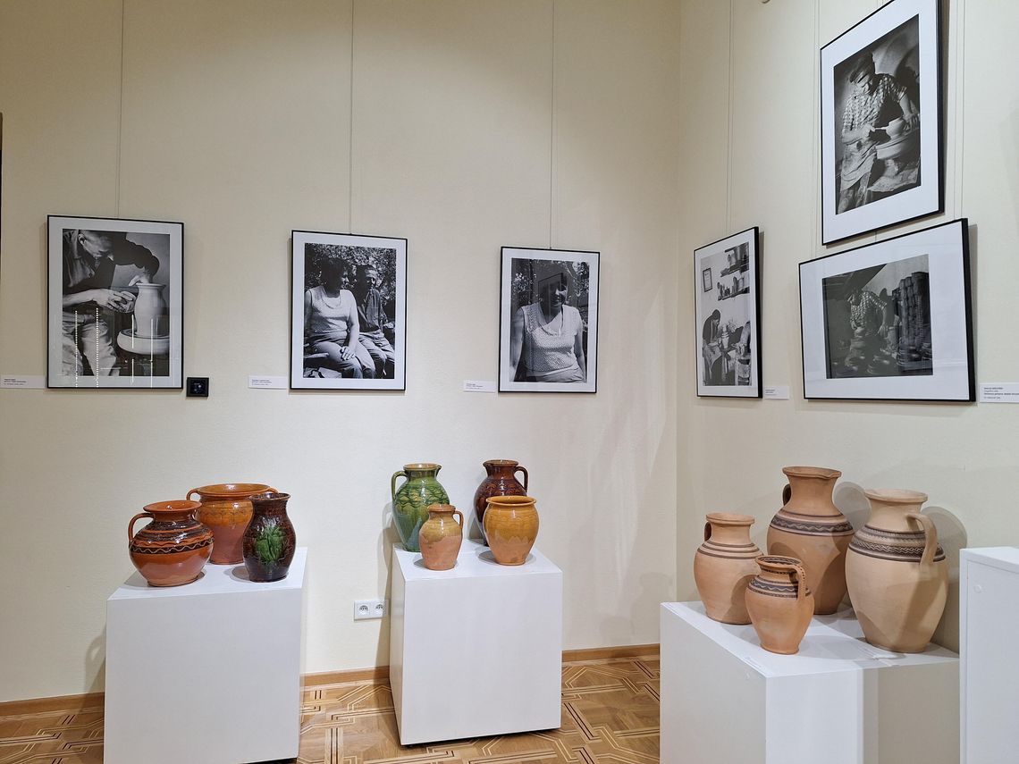 Ceramikę ludową i szlachetną można podziwiać w muzeum