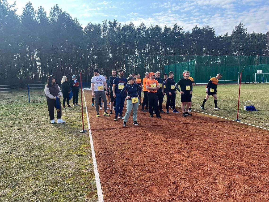 Ćmielów: bieg na stadionie i strzały ku czci Żołnierzy Wyklętych