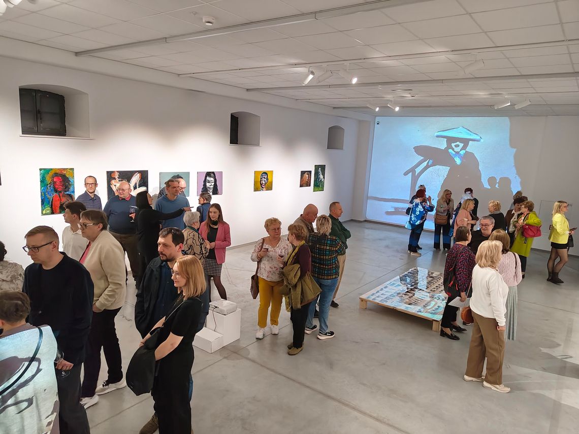 Dwie wystawy i koncert ŁOTRÓW. Wyjątkowy wieczór w Ostrowcu Świętokrzyskim