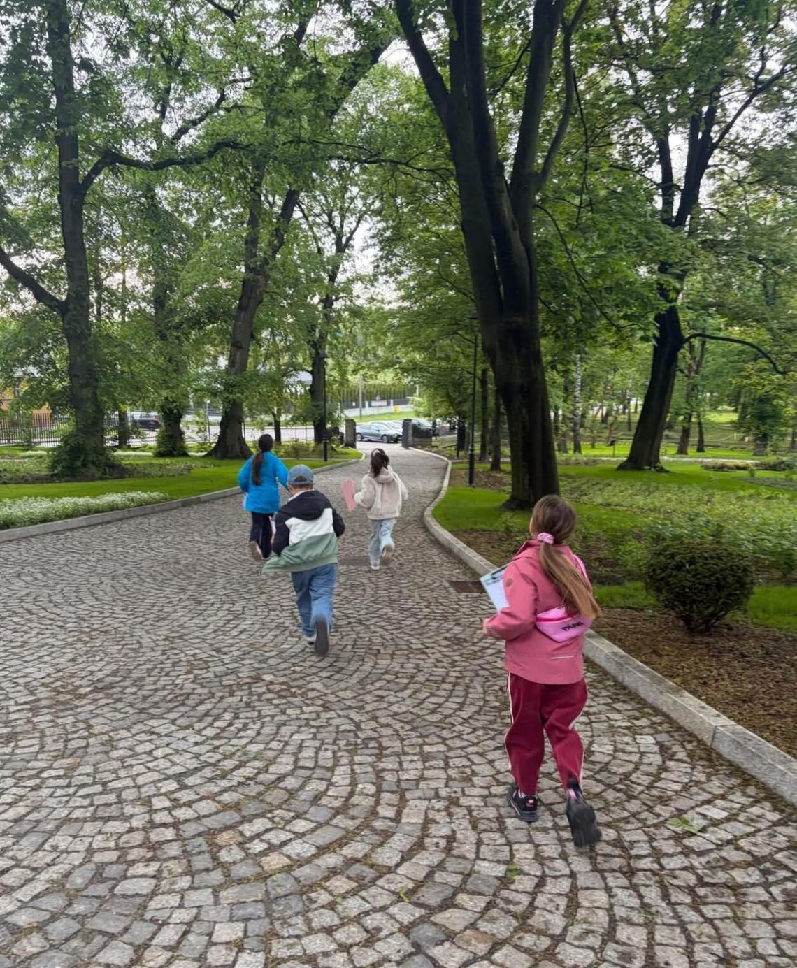 Dzień Dziecka w Pałacu Wielopolskich. Turniejowa gra terenowa i rodzinne emocje