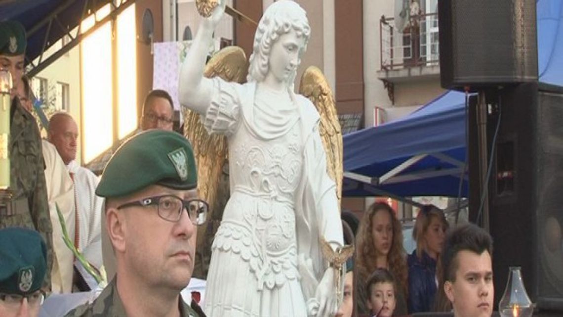 Figura św. Michała w Ostrowcu Św.