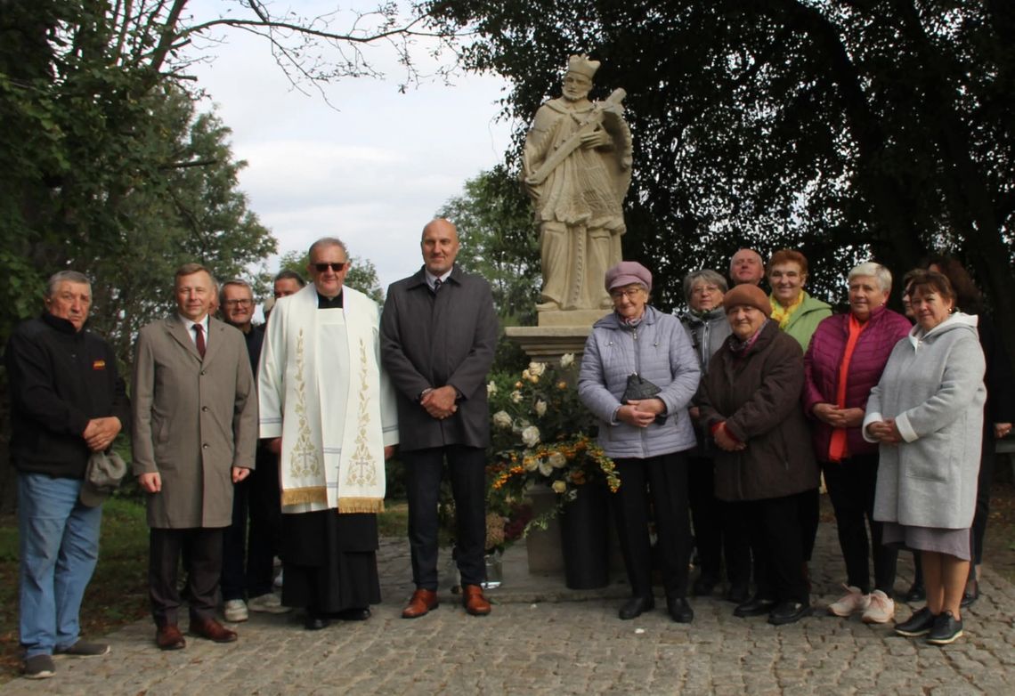 Gmina Opatów wyróżniona za wzorową konserwację zabytkowej figury w Oficjałowie