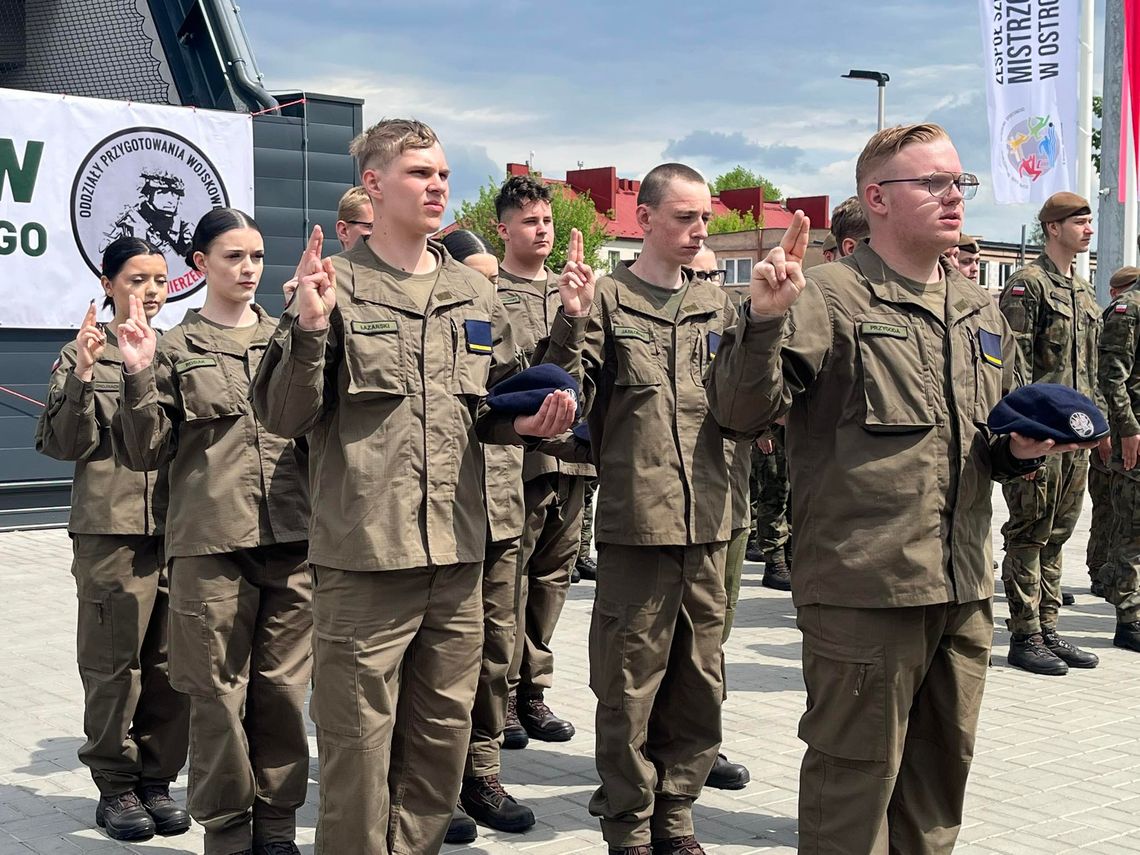 Kadeci złożyli uroczyste ślubowanie na sztandar