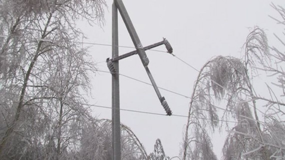 Kilkanaście tysięcy mieszkańców woj. św. nadal bez prądu