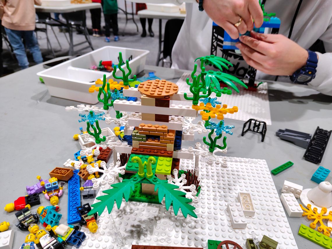 Klocki LEGO zamieniły się w choinki w Ostrowieckim Browarze Kultury Klocki LEGO zamieniły się w choinki w Ostrowieckim Browarze Kultury