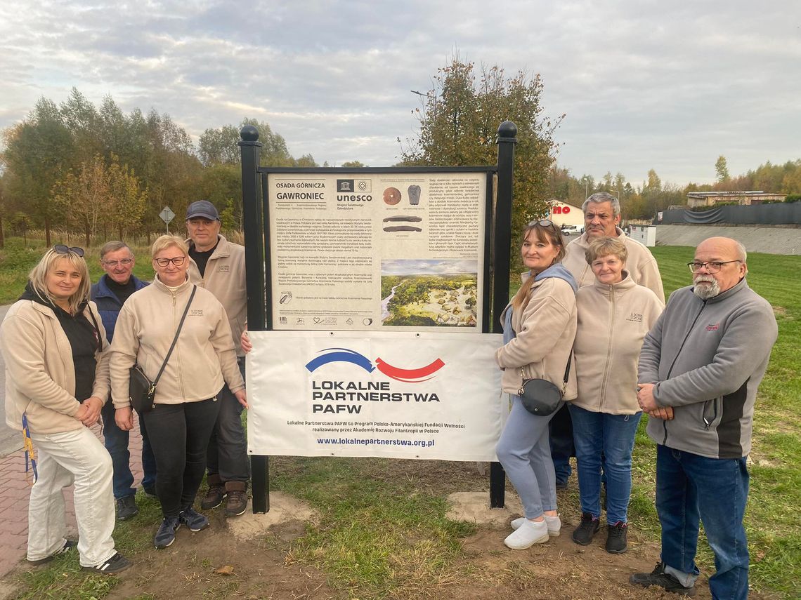 Na Gawrońcu stanęła tablica o osadzie neolitycznej — przypomnienie pradawnej historii Na Gawrońcu stanęła tablica o osadzie neolitycznej — przypomnienie pradawnej historii