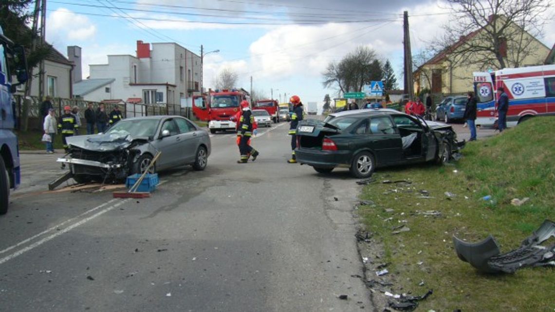 Niebezpieczna kolizja drogowa w Ćmielowie