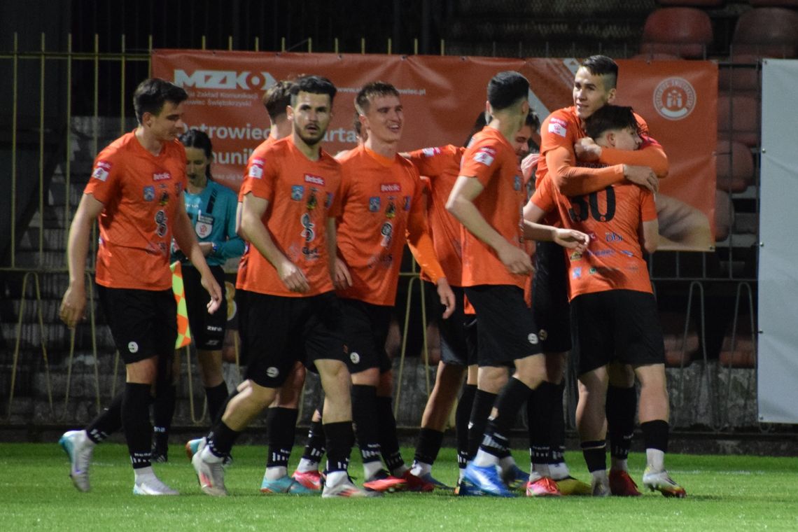 Nieprawdopodobna końcówka w Skawinie! Zwycięstwo zapewnił Domagała