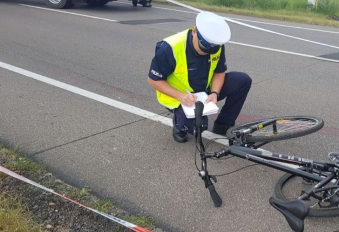 OPATÓW | Rowerzystka wjechała pod ciężarówkę