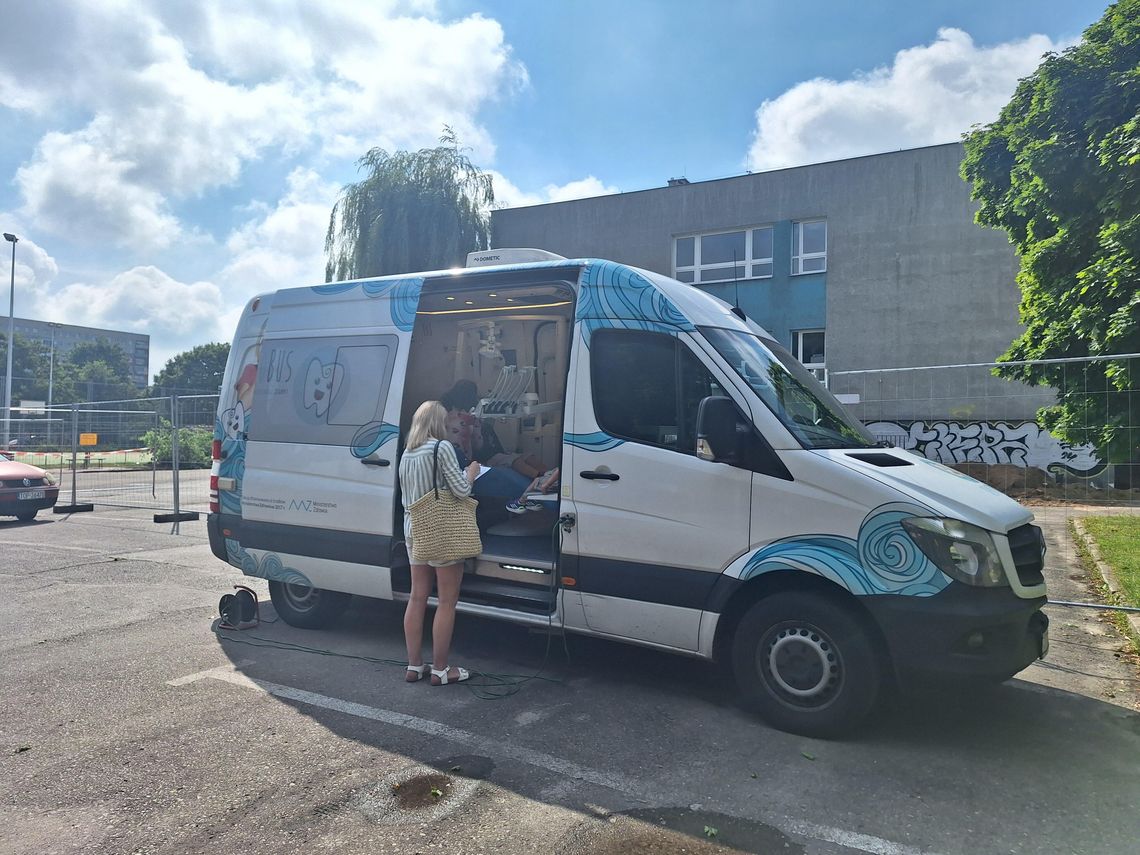 OSTROWIEC | Mobilny gabinet stomatologiczny zadba o uśmiechy dzieci OSTROWIEC | Mobilny gabinet stomatologiczny zadba o uśmiechy dzieci