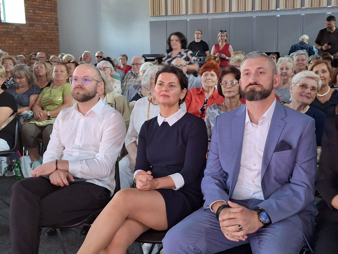 OSTROWIEC | Pilotażowy program edukacyjny dla seniorów