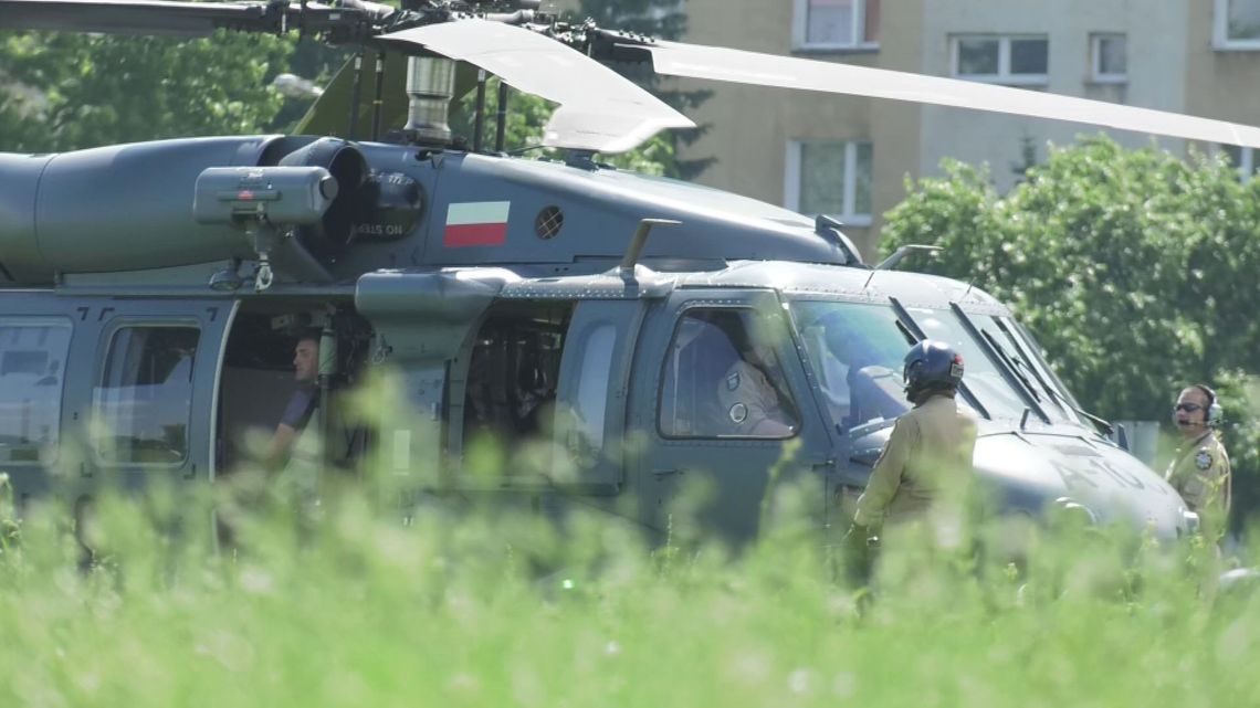 OSTROWIEC: Policyjny Black Hawk wspiera poszukiwania Tadeusza Chrzanowskiego 