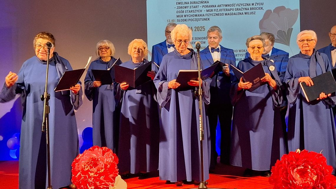 OSTROWIEC | Z energią przez lata. Międzypokoleniowe Senioralia