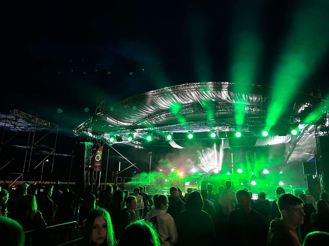 OŻARÓW | Początek wakacji w rytmie dobrej zabawy OŻARÓW | Początek wakacji w rytmie dobrej zabawy