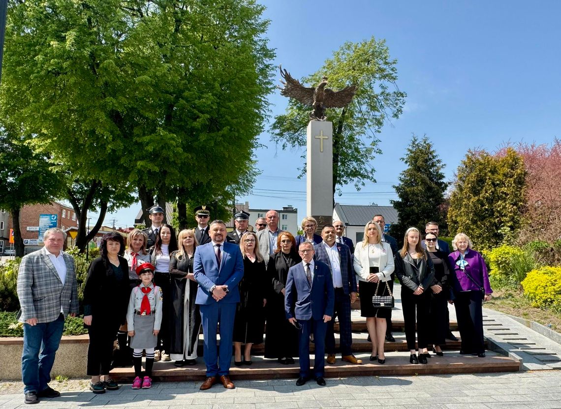 Patriotyczne święto w Ożarowie. 234. rocznica uchwalenia Konstytucji 3 Maja Patriotyczne święto w Ożarowie. 234. rocznica uchwalenia Konstytucji 3 Maja