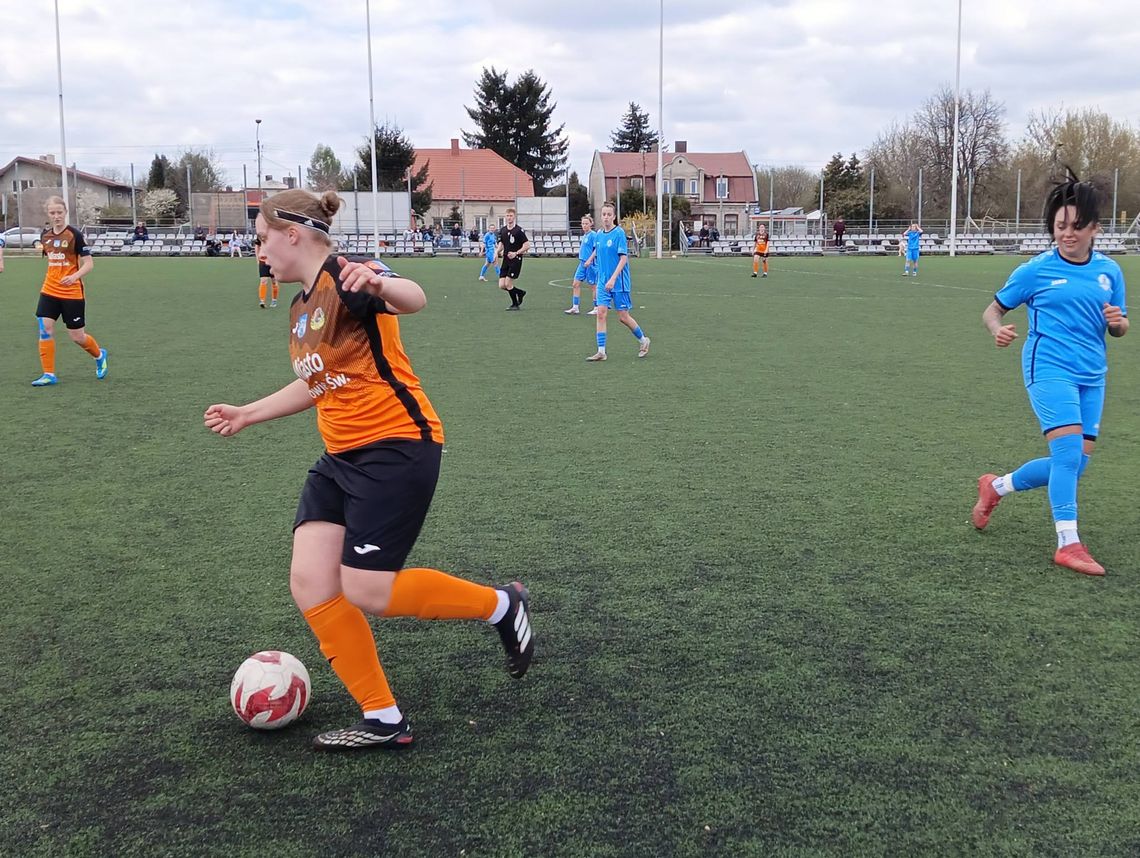 Piękne bramki przy Kolejowej. Piłkarki KSZO 1929 z kompletem punktów