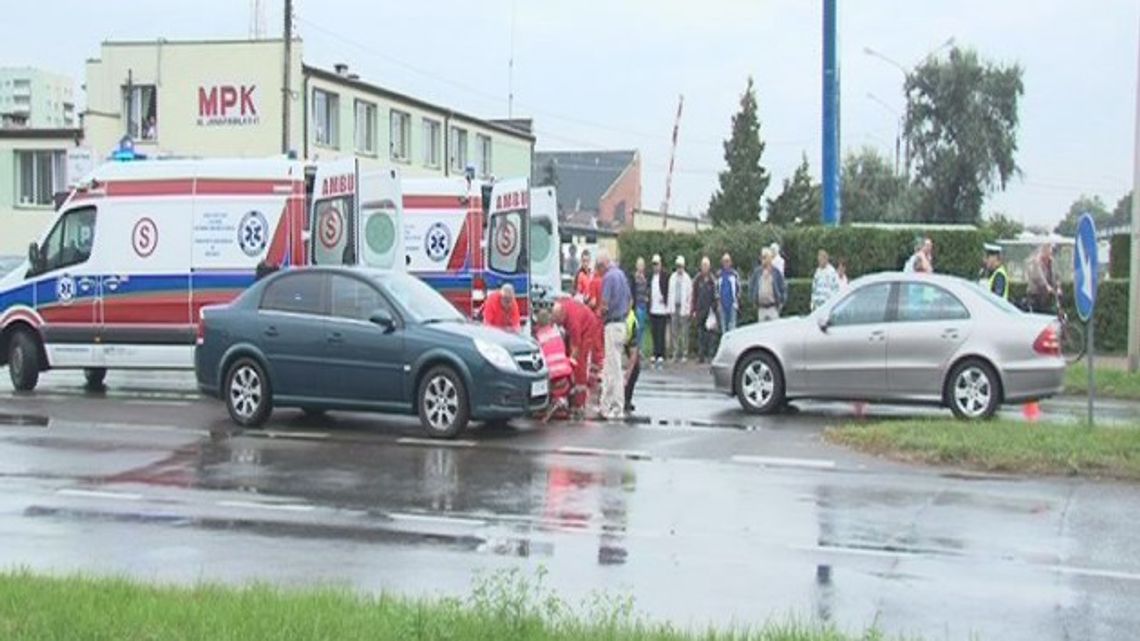 Pieszy znów pod kołami samochodu