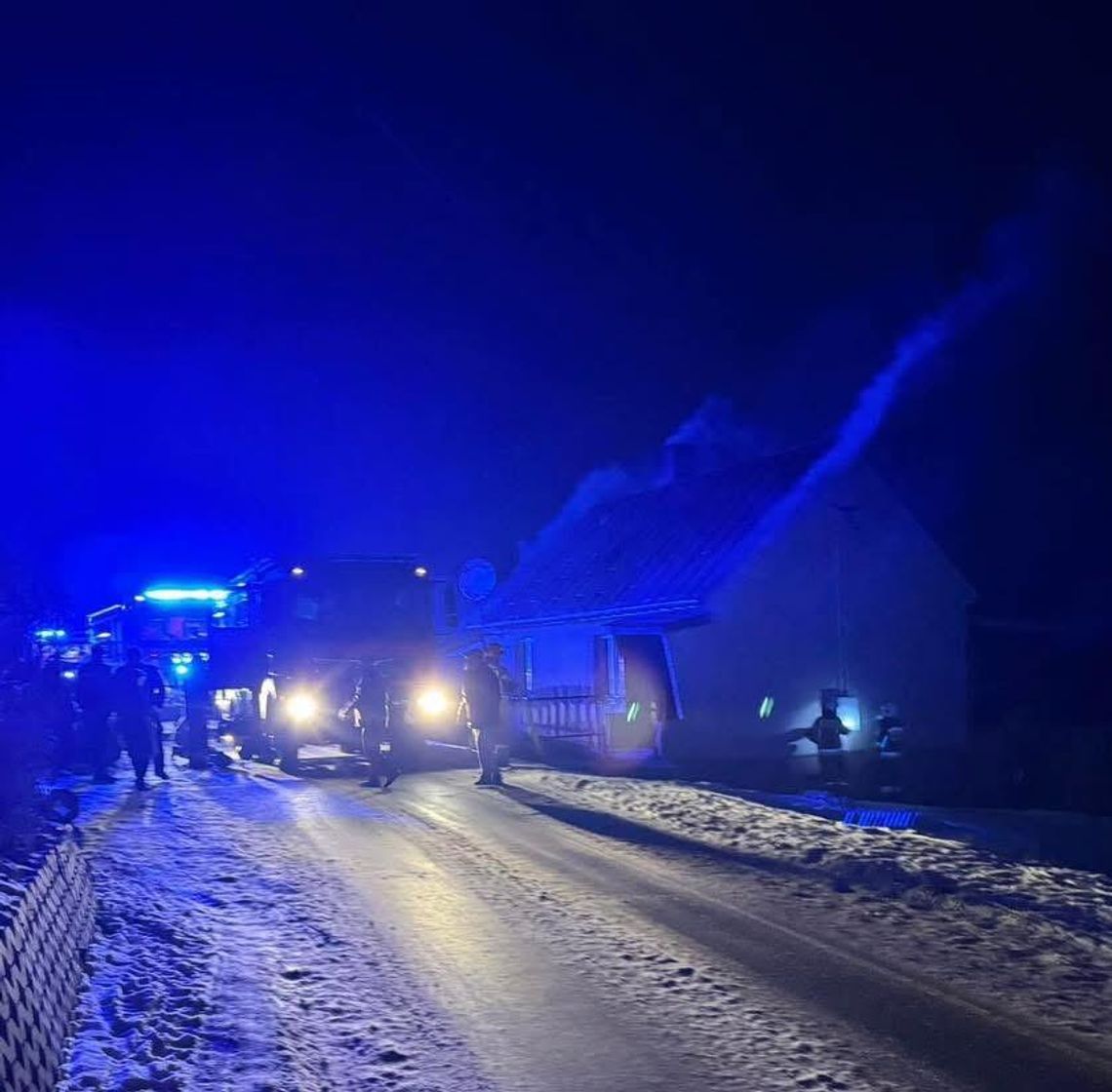 Pożar domu w Nietulisku Małym. Pięć jednostek opanowało ogień Pożar domu w Nietulisku Małym. Pięć jednostek opanowało ogień