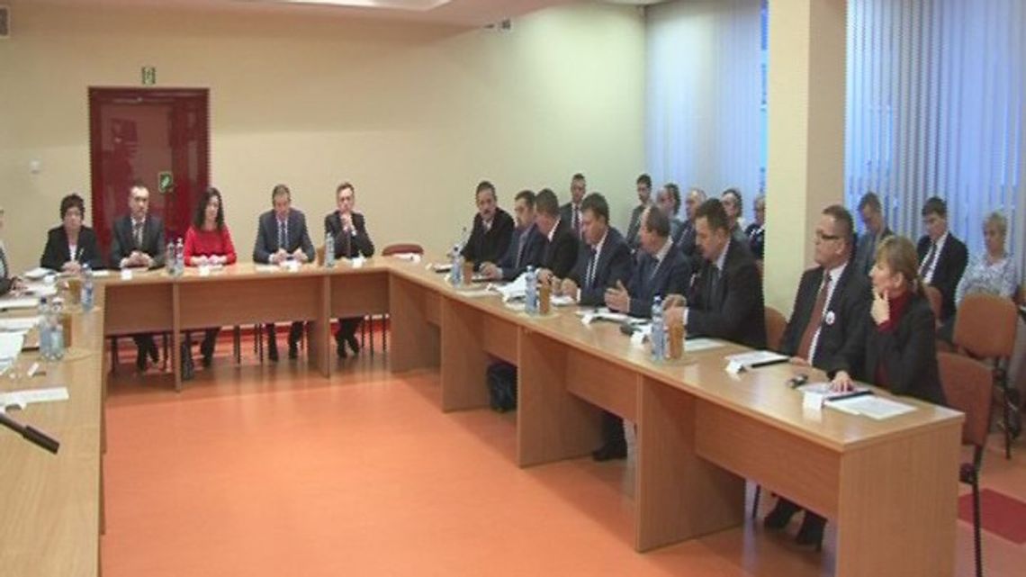 Radni powiatu na pierwszej sesji Radni powiatu na pierwszej sesji