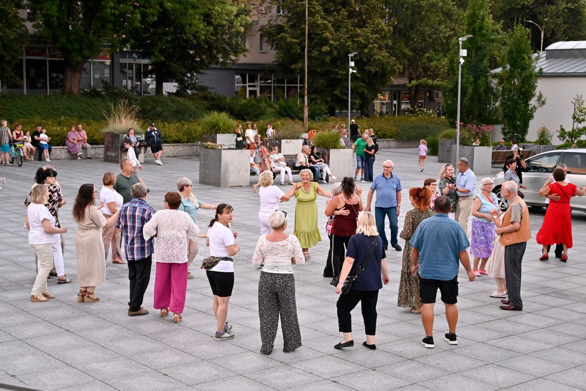 SANDOMIERZ | Wakacyjna potańcówka pod gołym niebem SANDOMIERZ | Wakacyjna potańcówka pod gołym niebem