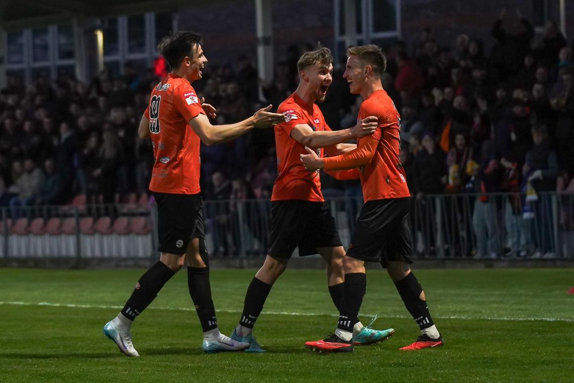 Skromna wygrana „Pomarańczowo-Czarnych”