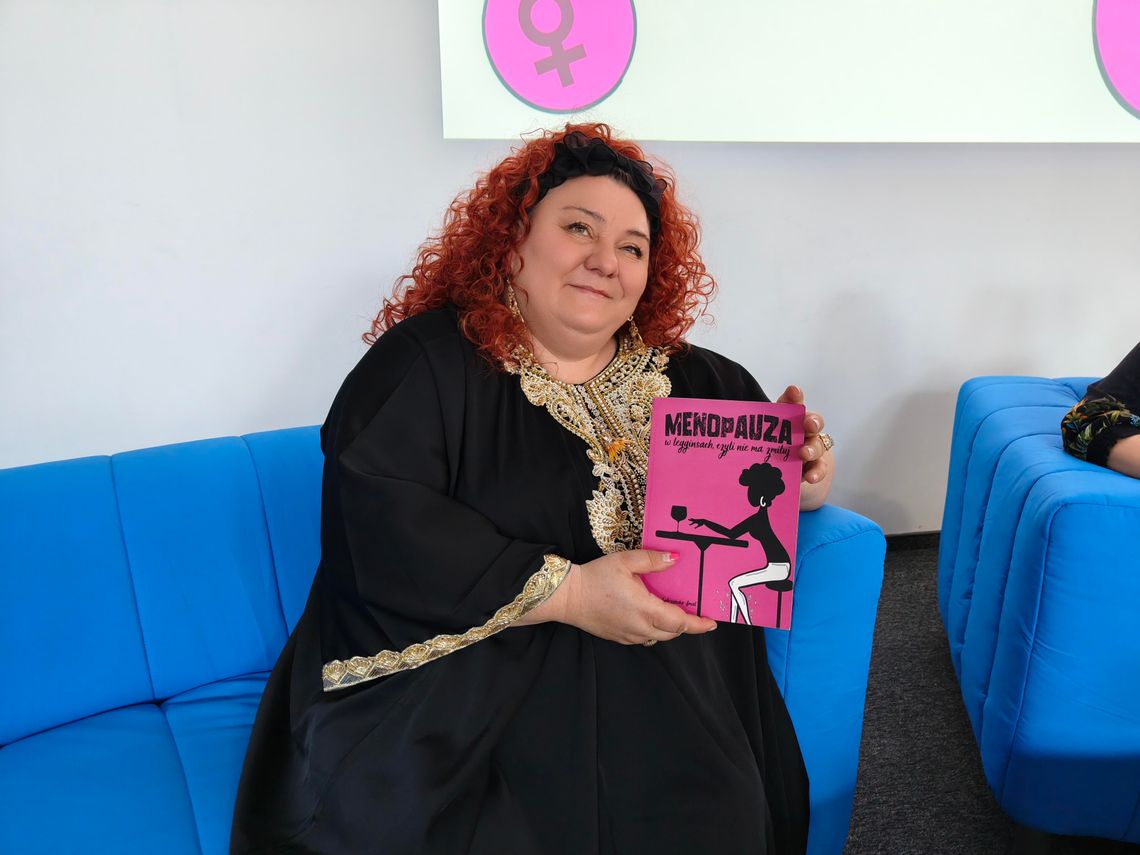 Śmiech, dystans i szczerość. Spotkanie z Renatą Gałczyńską-Smal w bibliotece