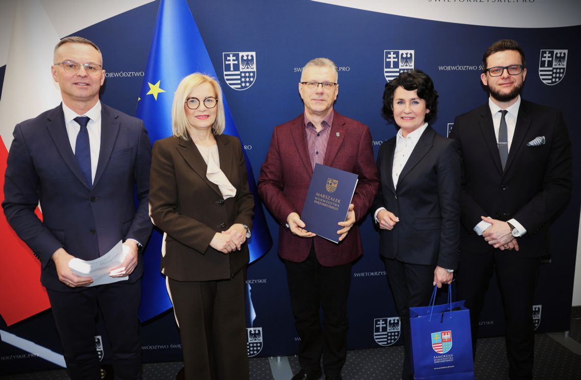 Świętokrzyska Rada Zawodowych Rodzin Zastępczych i Rodzinnych Domów Dziecka. Przedtawiciel PCPR-u sekretarzem