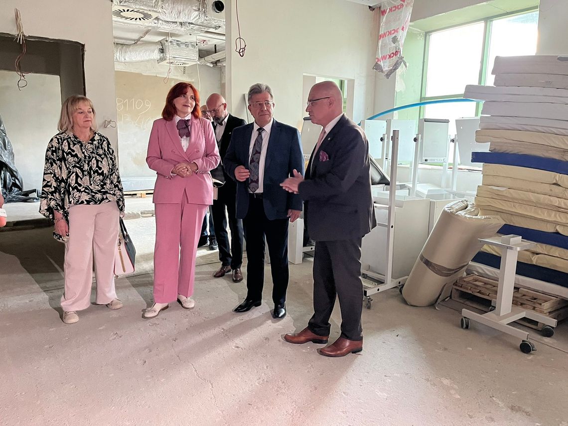 Szpitala zostanie przebudowany. Powstaną sale dla pacjentów i przestrzeń na czas zagrożenia Szpitala zostanie przebudowany. Powstaną sale dla pacjentów i przestrzeń na czas zagrożenia