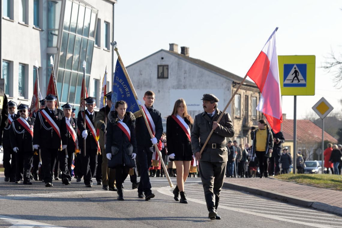 Tarłów uczci 107. rocznicę odzyskania niepodległości: korowód patriotyczny, msza, złożenie wieńców i część artystyczna Tarłów uczci 107. rocznicę odzyskania niepodległości: korowód patriotyczny, msza, złożenie wieńców i część artystyczna